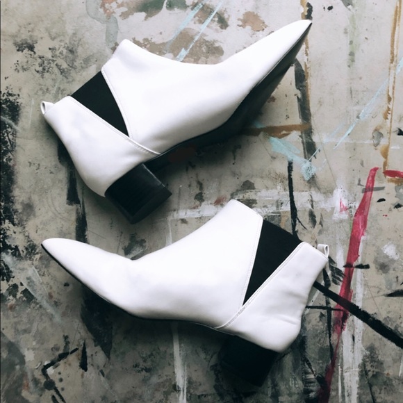 Steve Madden Boots - Picture 1 of 3